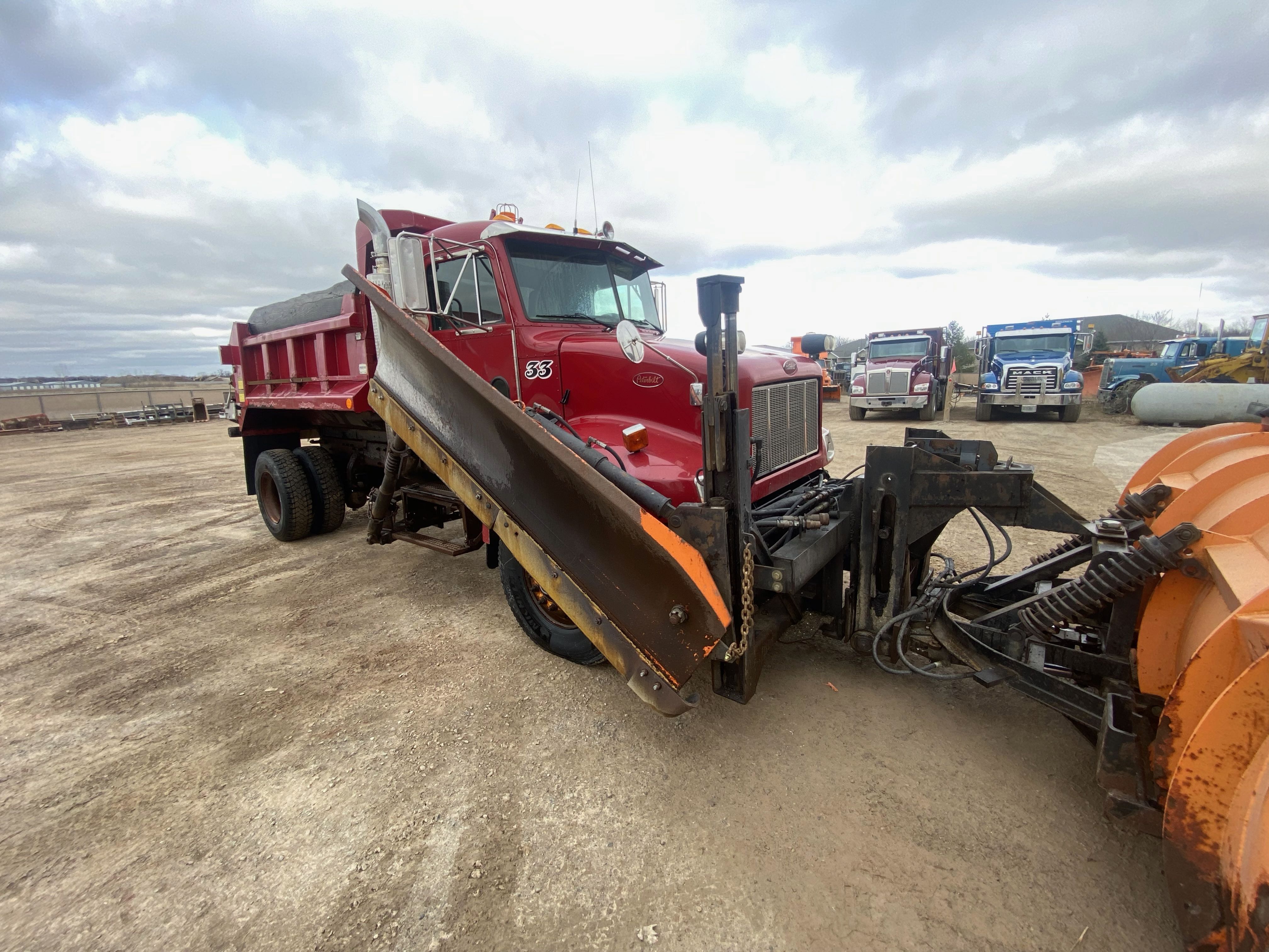 2000 PETERBILT 330 - Image 8